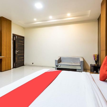 Oyo 41898 Balaji Palace Ratlam Exterior photo